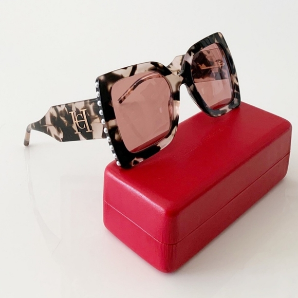 Carolina Herrera Sunglasses, New - Picture 5 of 9